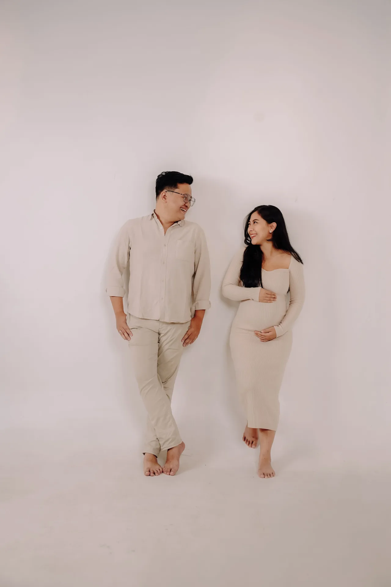 Contoh hasil foto maternity di Vibesroom Studio