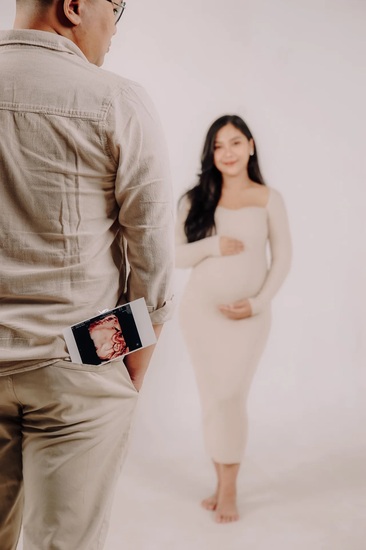 Contoh hasil foto maternity di Vibesroom Studio