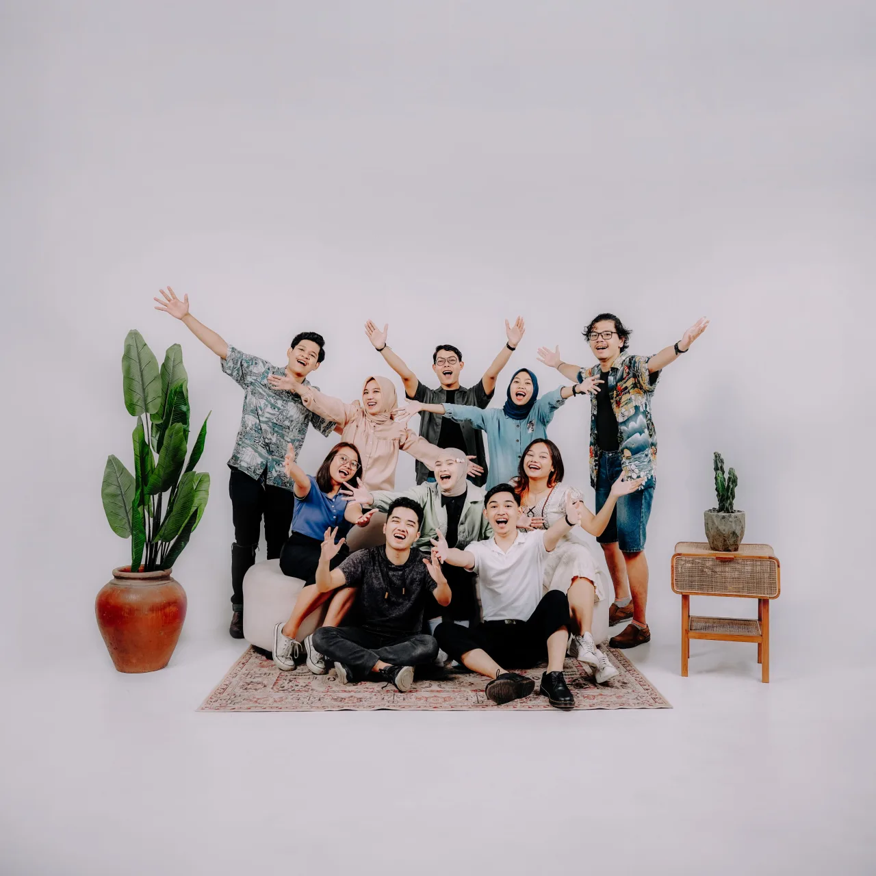 Contoh hasil foto group di Vibesroom Studio