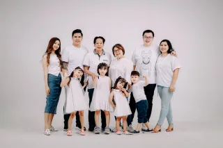 Thumbnail contoh foto family di Vibesroom Studio